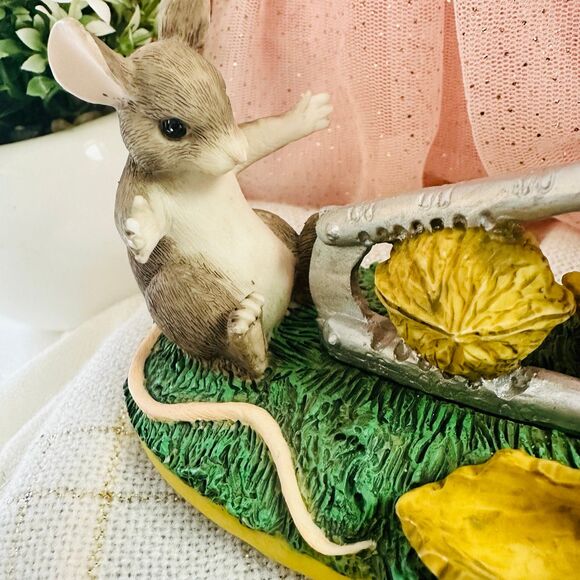 Charming Tails Lets Get Cracking Figurine - Picture 2 of 6